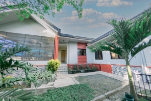 Resort-Feel Family Home, Few Steps to the New By-Pass Road, San Fernando City, La Union